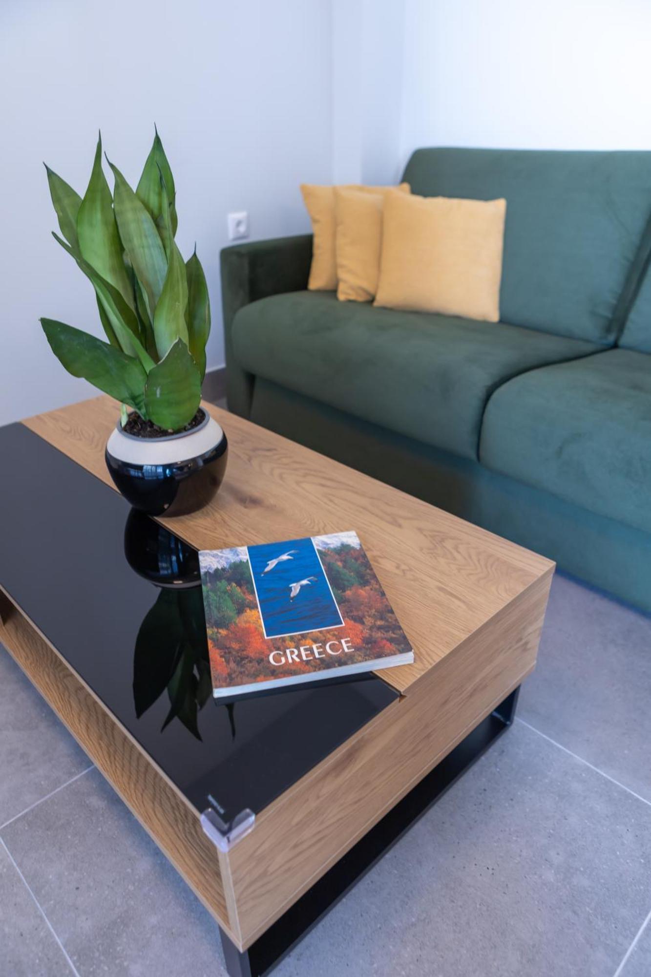Aeson Premium Living Aparthotel Volos Ngoại thất bức ảnh